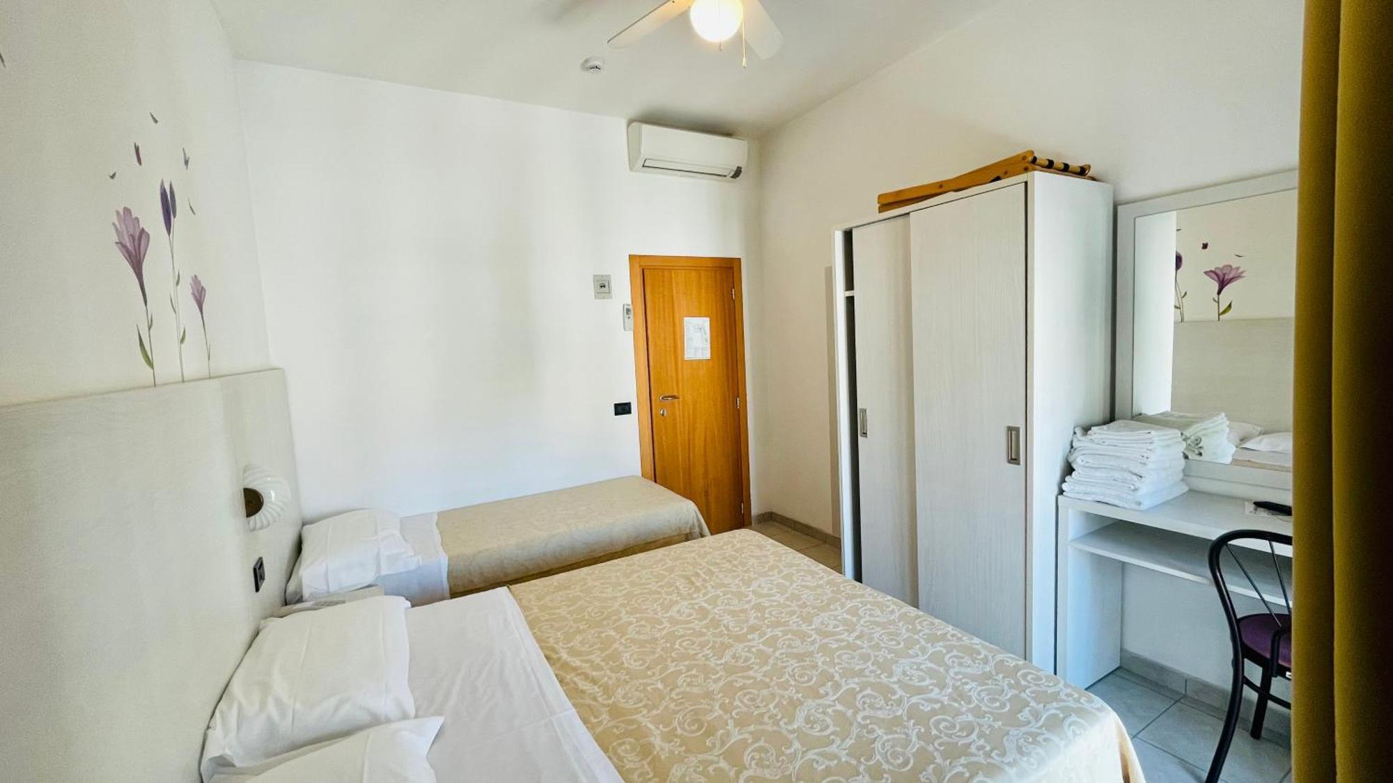Dependance Hotel Marina Риччоне Экстерьер фото
